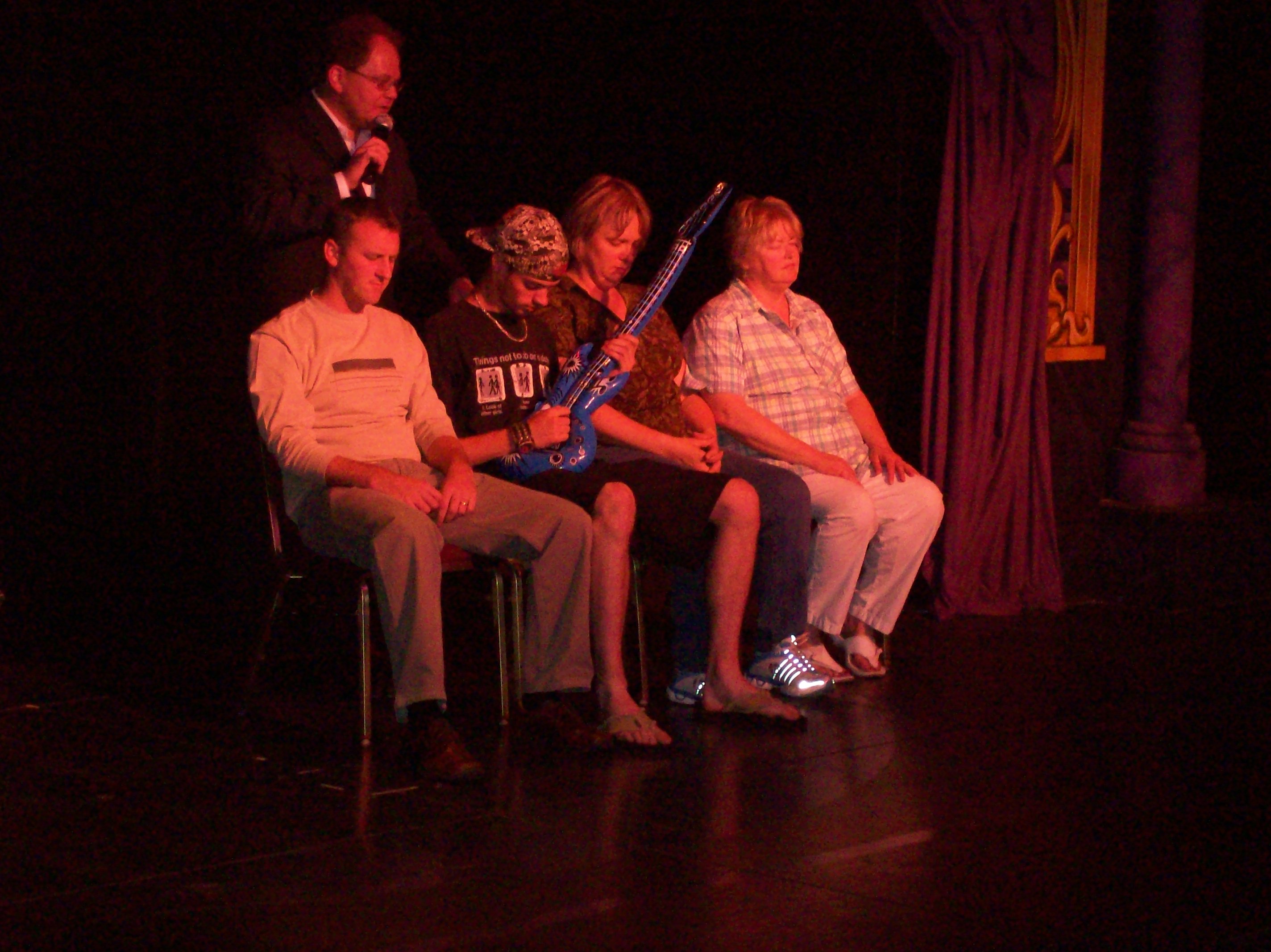 man pluitar in reno show Chris cadys get hypnotized in Reno 